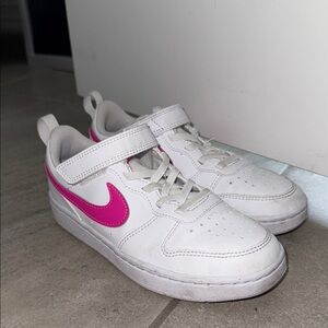 Nike Kids Sneakers in White and Pink